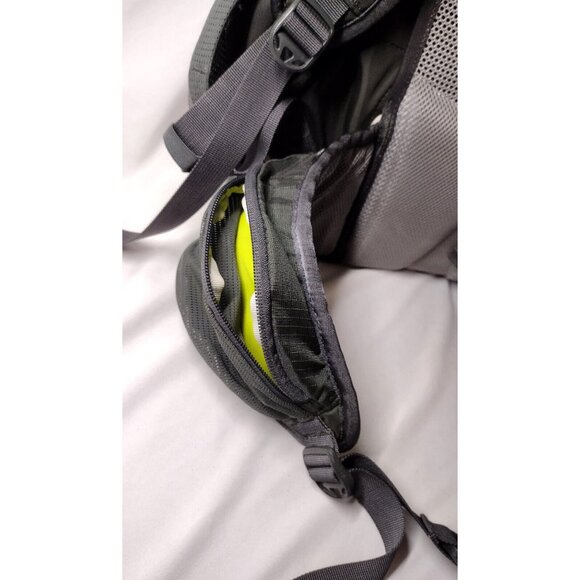 Thule Capstone 32 Liter Backpack Men's Fit Grey with DSLR Camera Holster - Picture 7 of 15